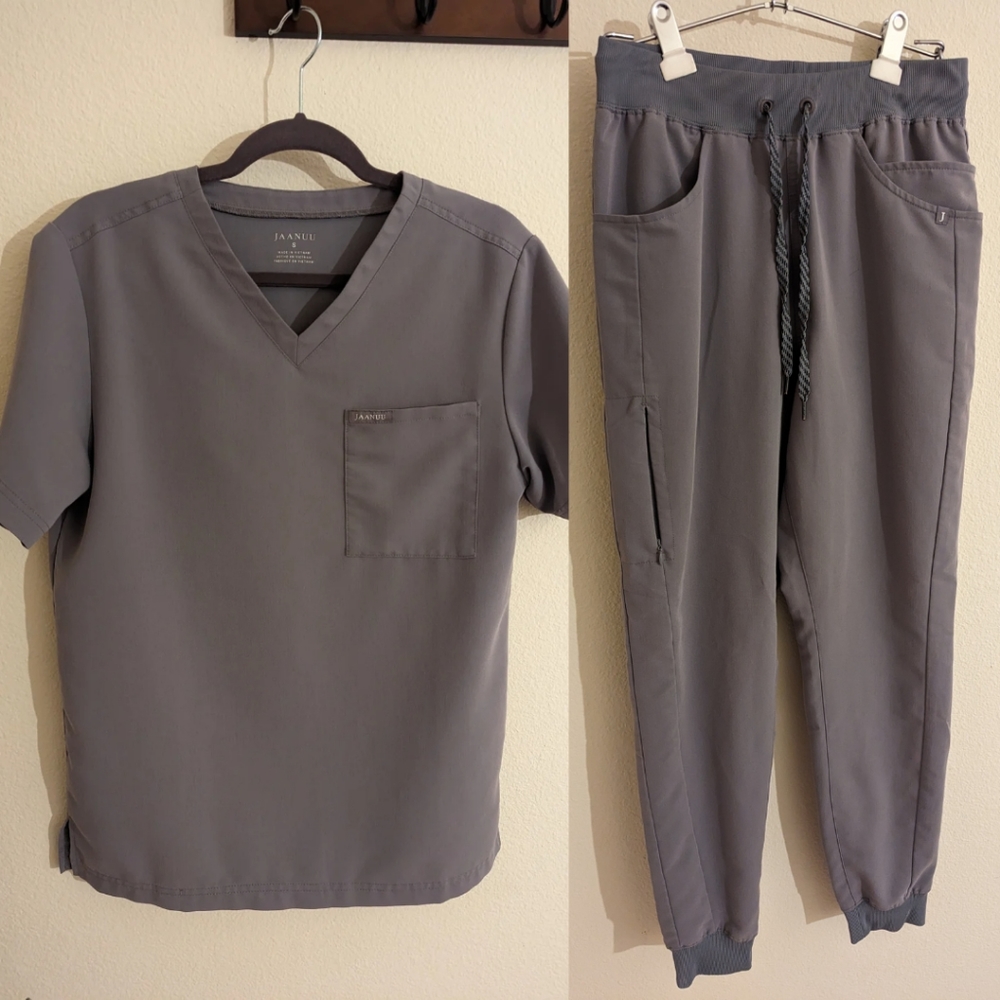 JAANUU Gray Men's Scrub Set 🏥